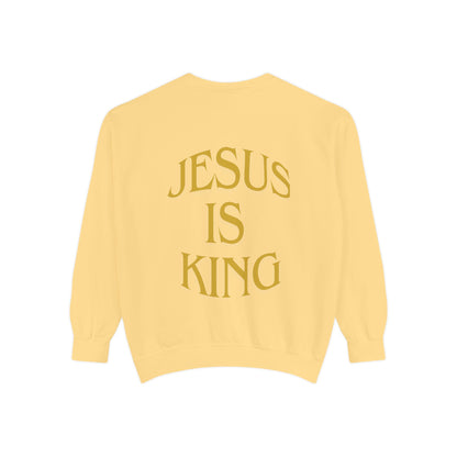 Lucia Jesus is king crew neck